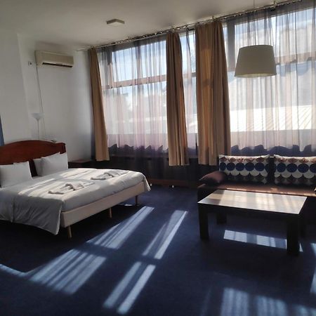 Hostel Log Inn Skopje Extérieur photo