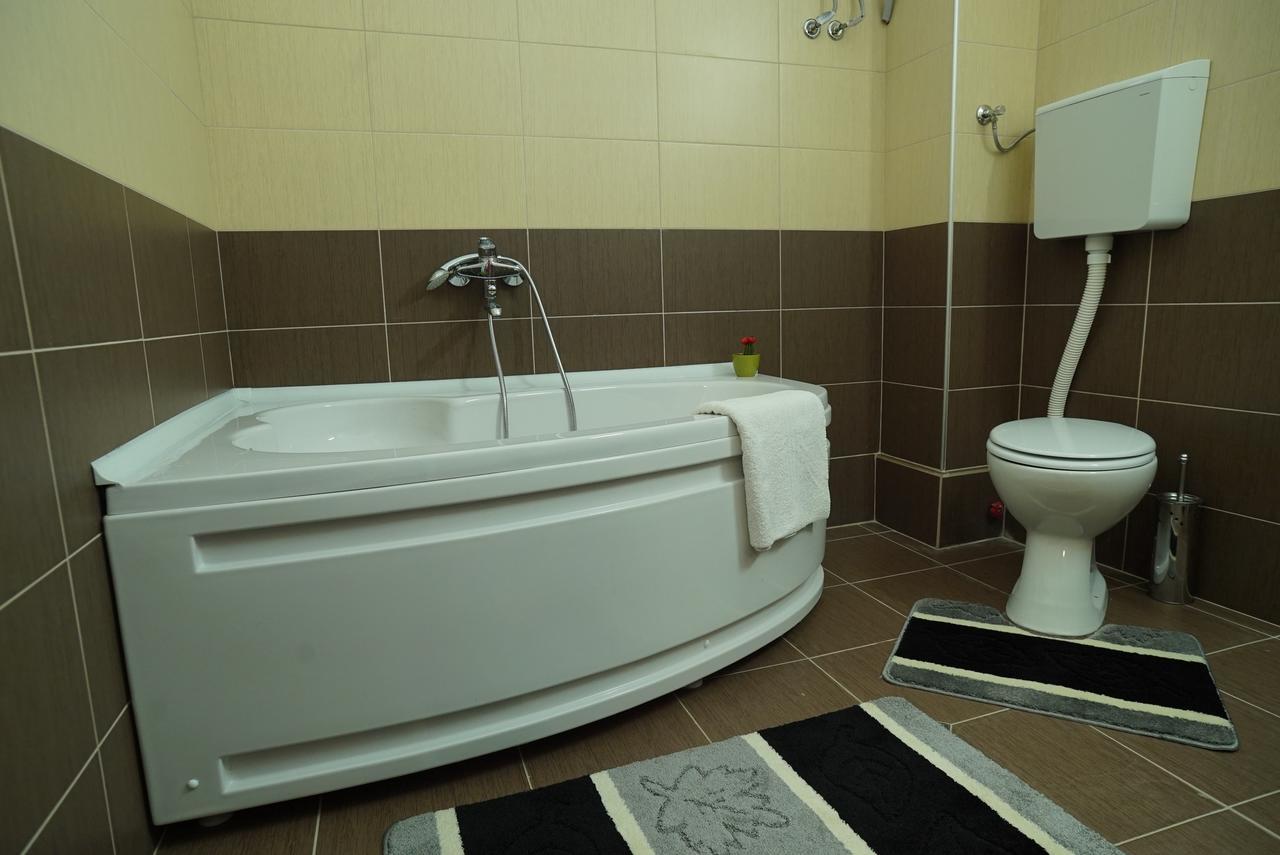 Hostel Log Inn Skopje Extérieur photo